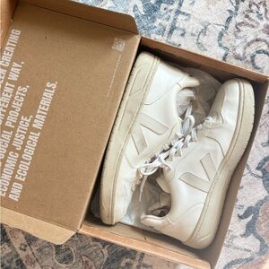 Veja V-10 Sneaker (White/Beige)